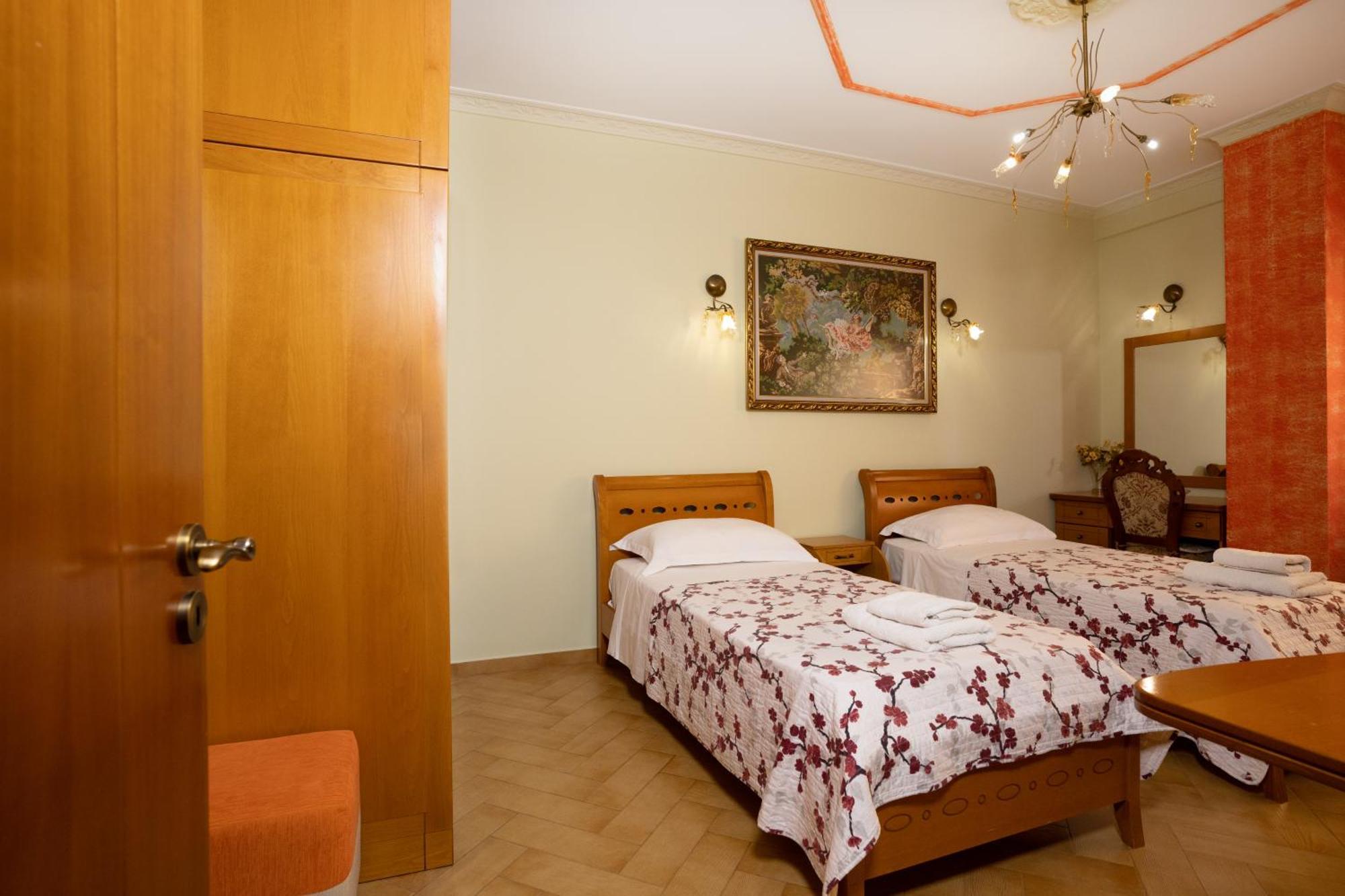 Beachfront 3 Bedroom With Sea View Vlorë