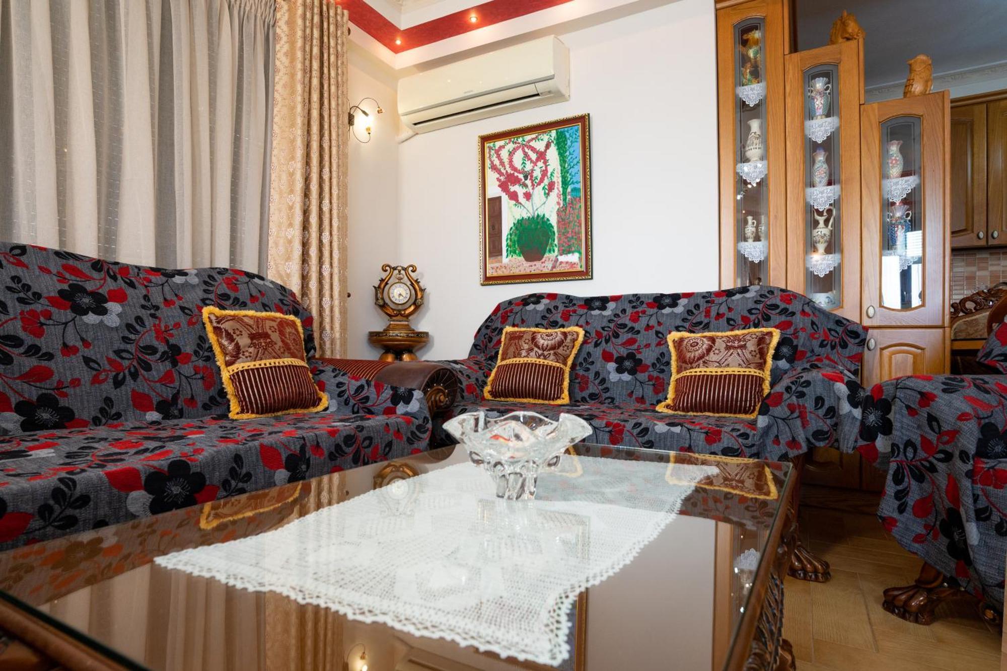 Beachfront 3 Bedroom With Sea View *