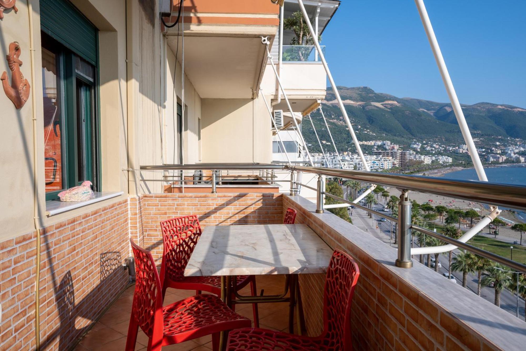 Beachfront 3 Bedroom With Sea View Appartement Vlorë