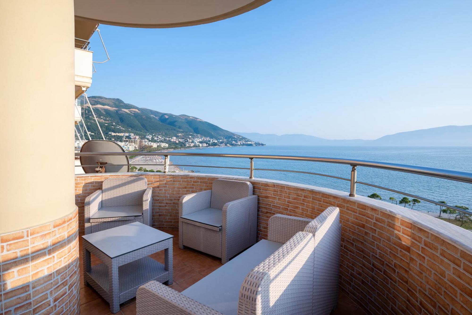 Beachfront 3 Bedroom With Sea View Appartement *