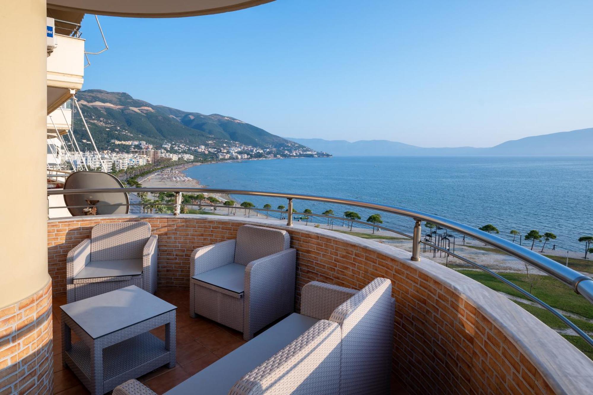 Beachfront 3 Bedroom With Sea View