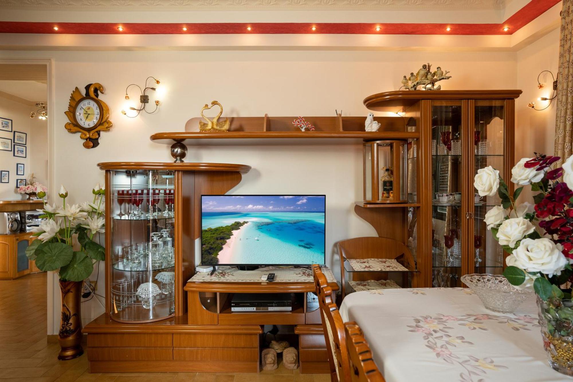 Beachfront 3 Bedroom With Sea View *