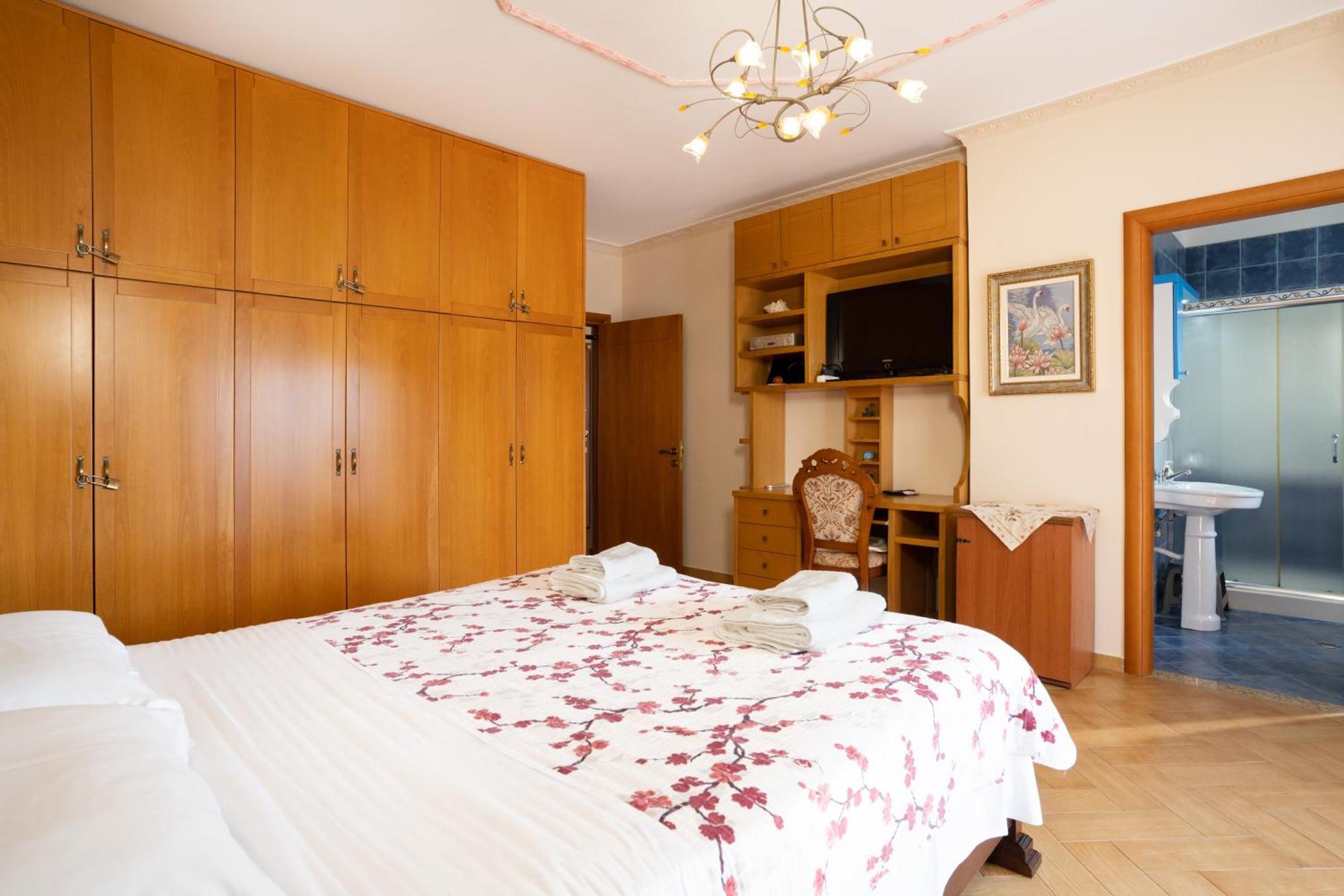 Beachfront 3 Bedroom With Sea View Appartement *