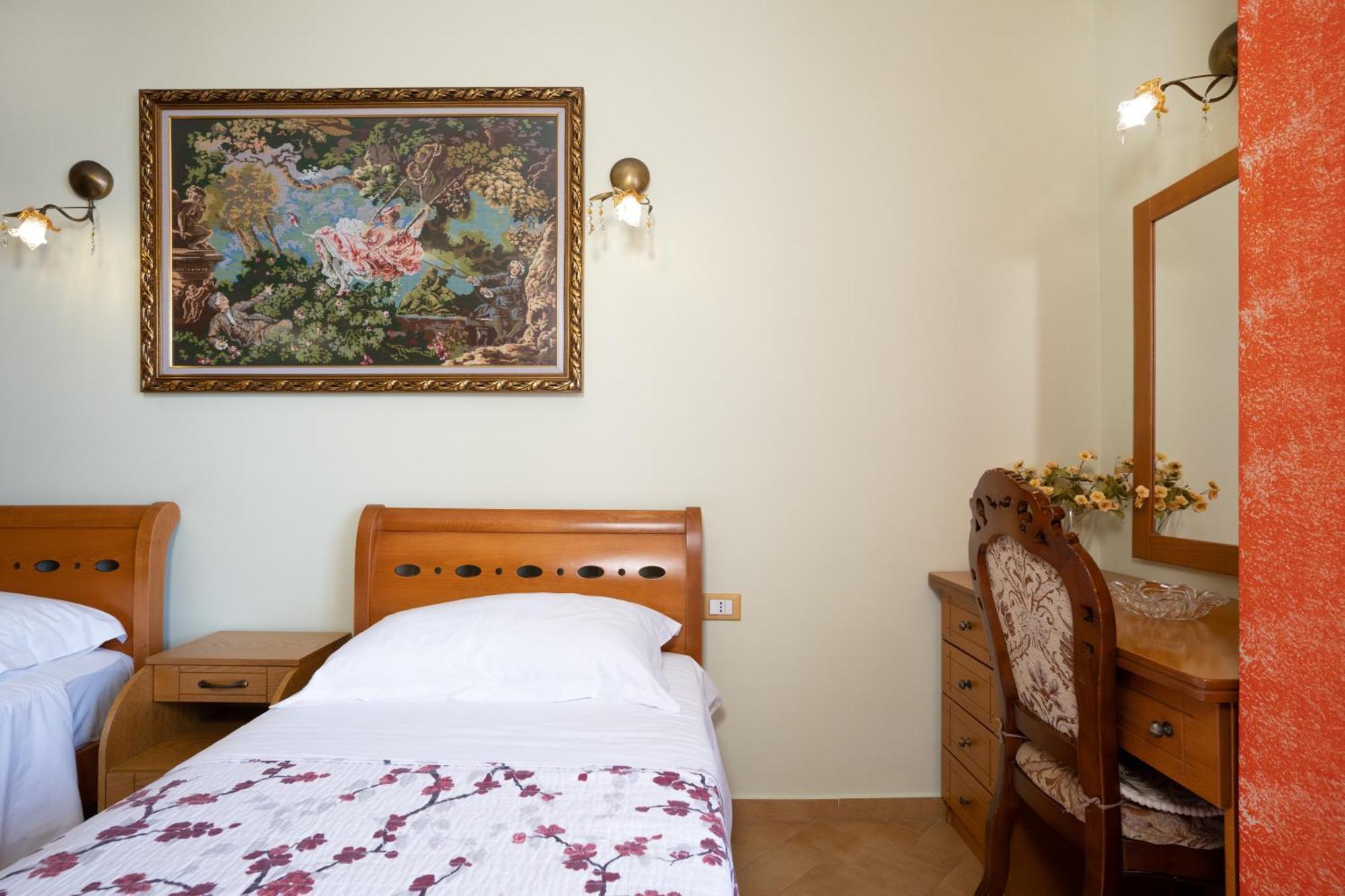 Beachfront 3 Bedroom With Sea View *