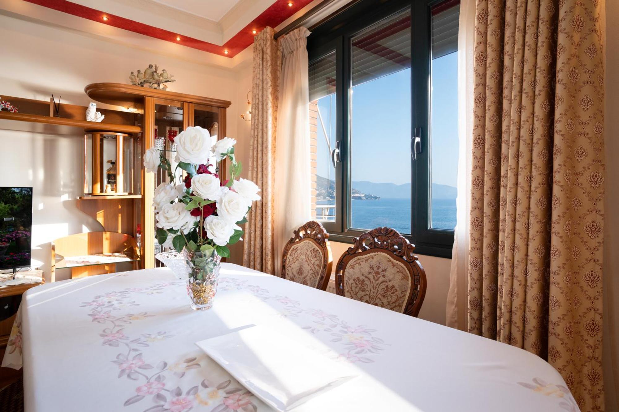 Beachfront 3 Bedroom With Sea View Appartement Vlorë